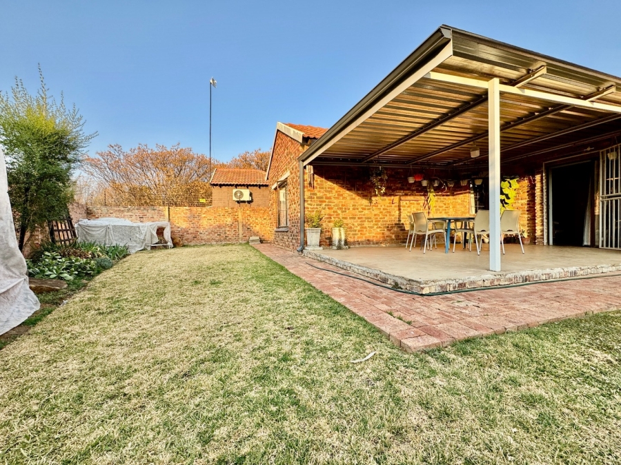 3 Bedroom Property for Sale in Mooivallei Park North West